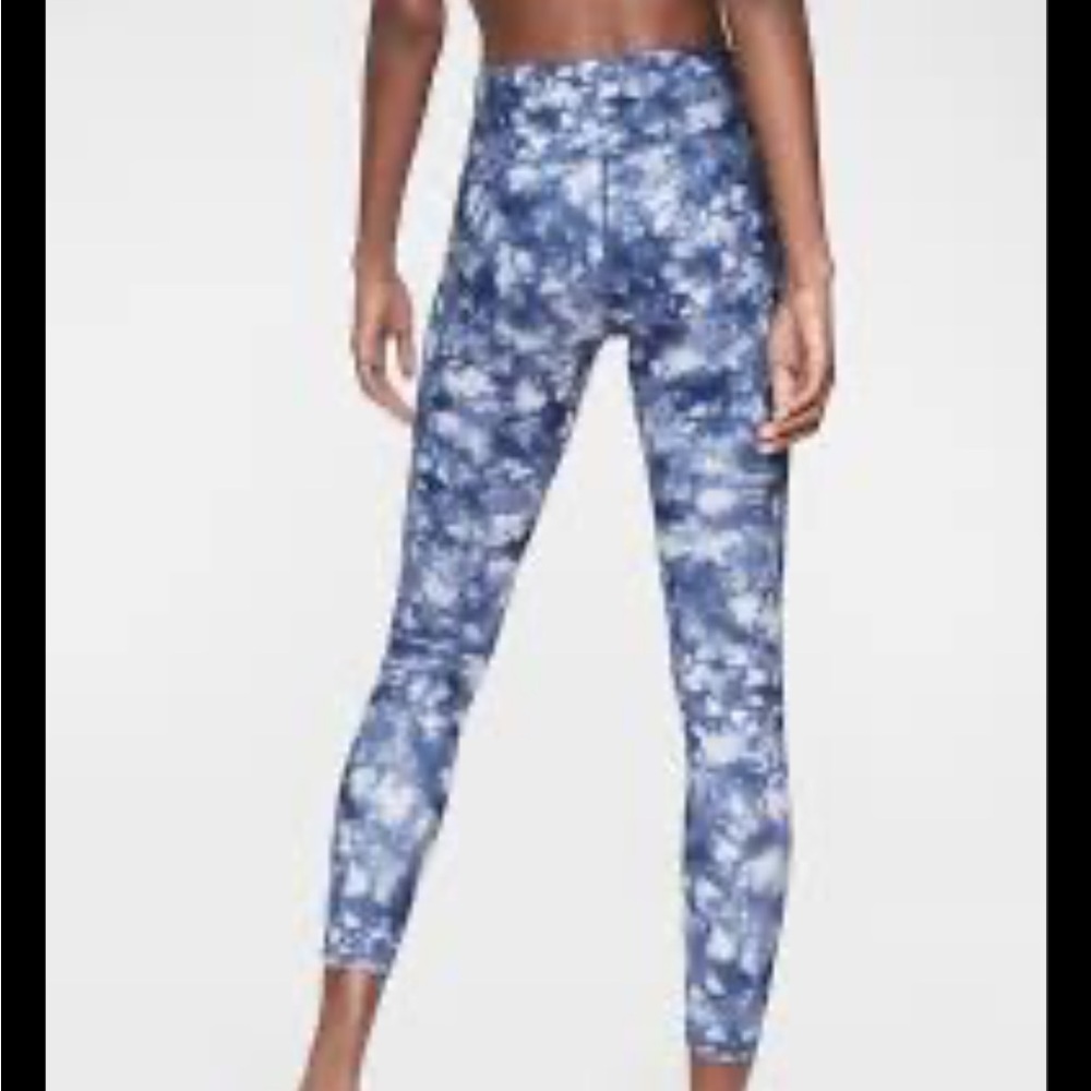 Super Cute women’s ATHLETA TIE DYE SALUTATION 7/8 TIGHT IN POWERVITA size MEDIUM - Picture 3 of 10